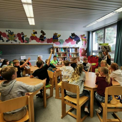 Besuch in der Bibliothek 1