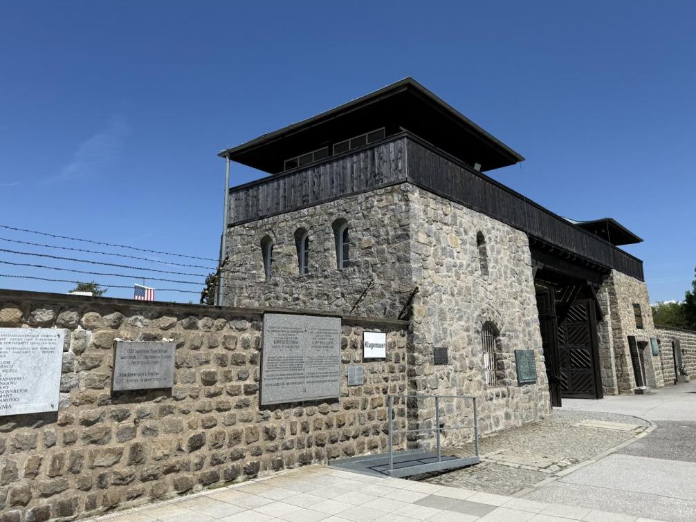 Mauthausen25